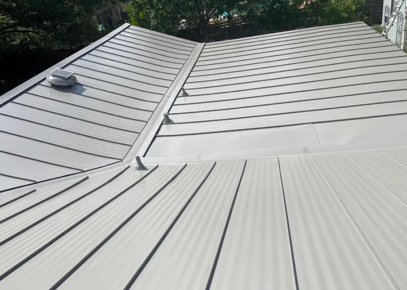 Solar attic fan installed on a metal roof for Roof Ventilation in Prien